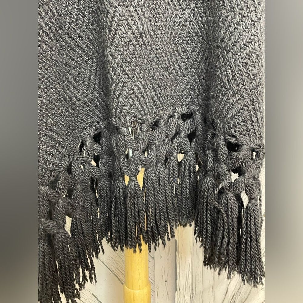 Black knit long fringed poncho OS - Picture 5 of 6